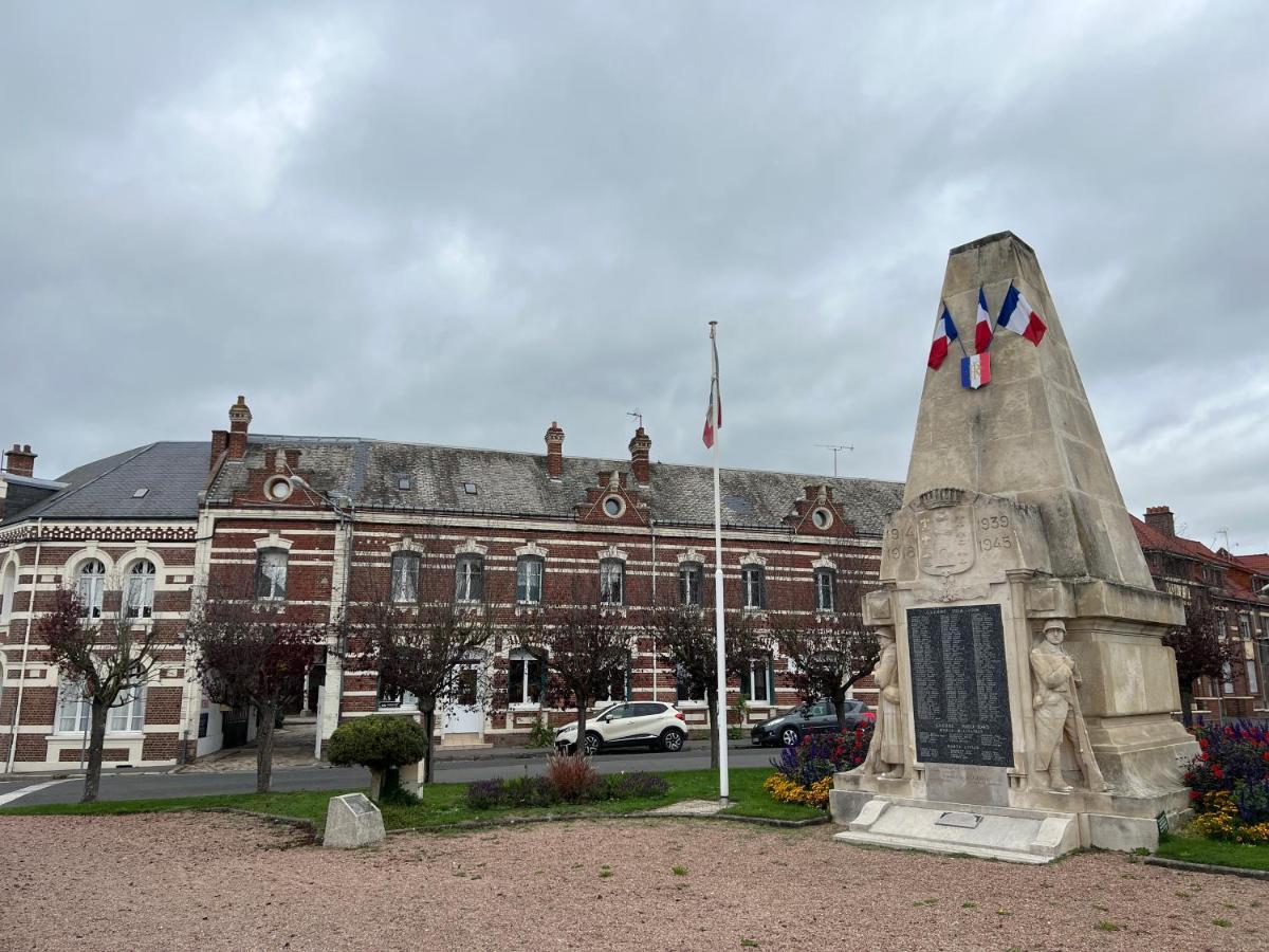 Отель Le Conde Montdidier  Экстерьер фото